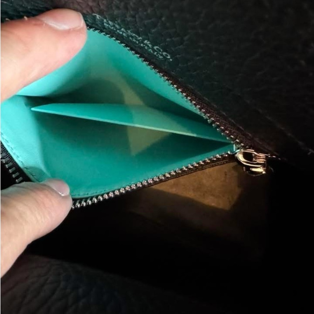 BNWOT VIRAL T&C Heart Leather Bag – Return to Tiffany Black Lowest Price 🖤 - Picture 5 of 16